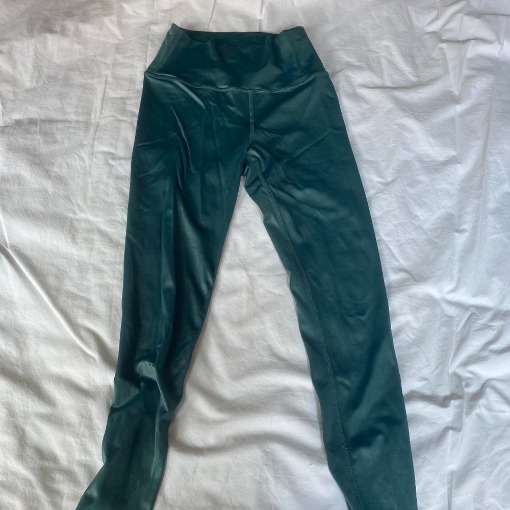 Alo Yoga Medium High-Waist Shine Legging